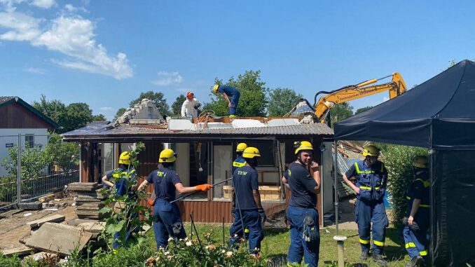 Thw Ortsverband Munster Unterstutzt Die Polizei Feuer Haus De