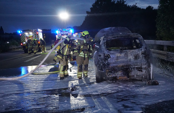 PKW-Brand auf der BAB 52 ratingen02