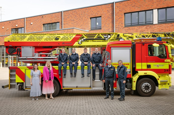 Neue Nachwuchskräfte starten bei der Feuerwehr ratingen03