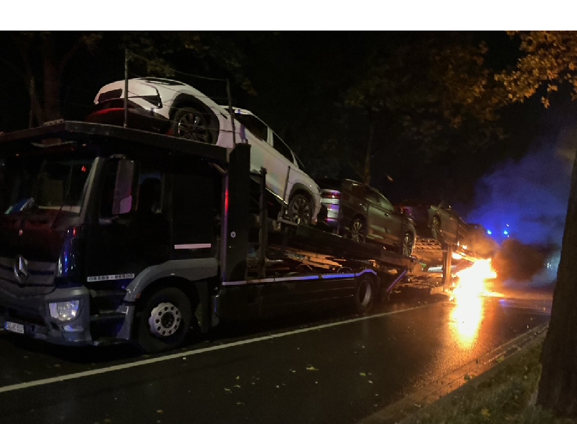 Dortmund Huckarde // Brand an einem Autotransporter dortmund02